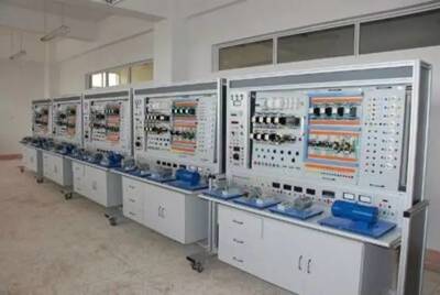 喜訊 鄂爾多斯國家公辦院校投放16名3+2統招大專計劃，涵蓋航空高鐵、幼師、護理及機電設備專業，名額有限，畢業即安置